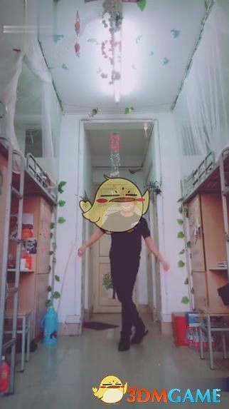 哪些大熊猫的可爱瞬间曾经深深治愈了你？能否分享下你给它拍的「熊生照片」？
